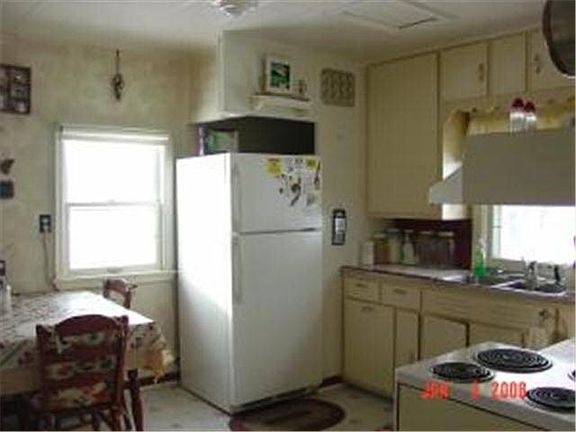 5th image of 301 N PARK Street