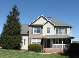 1230 Hirst Cir, Lenoir City, TN 37772