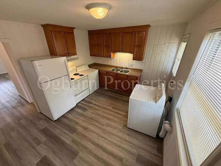 513-525 S Green St — Photo 4