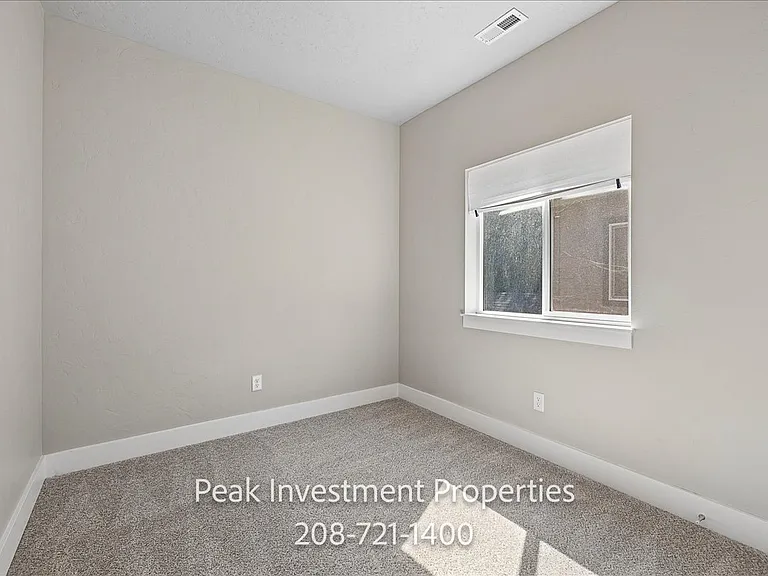 315 E Denver St — Photo 19