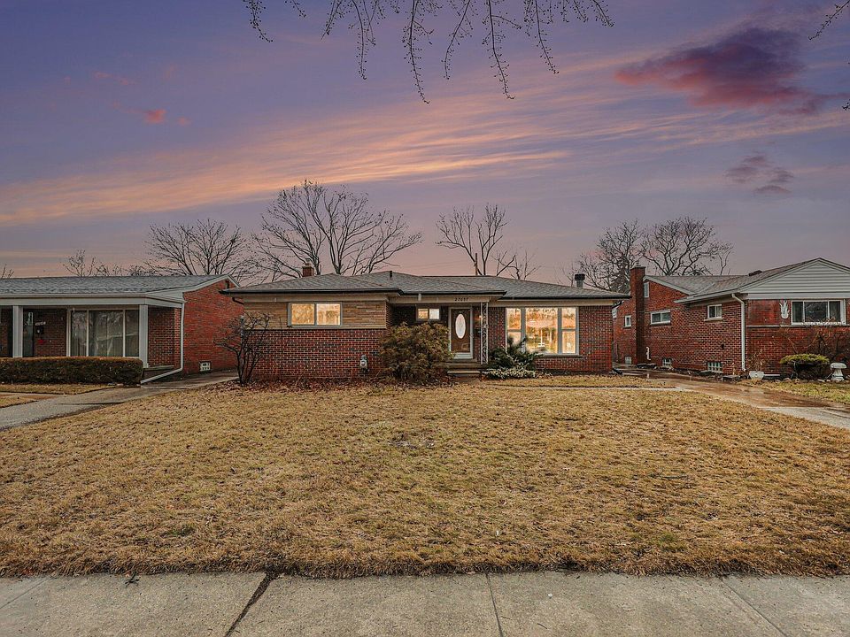 1st image of 27657 Lorraine Ave