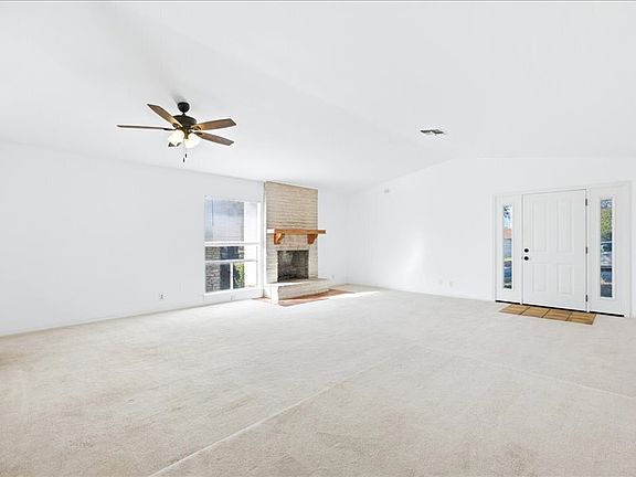 4th image of 204 Regal Oaks Dr