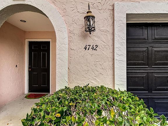 3rd image of 4742 Le Mon Cay Ct