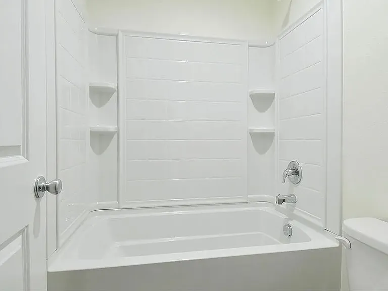 2129 NW Woodland Dr — Photo 5
