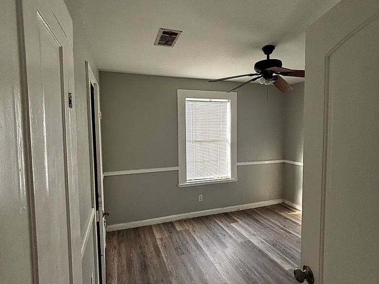 309 E Avenue L #B — Photo 5