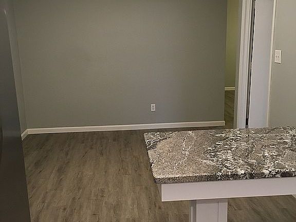 5th image of 2829 Wayside Dr W