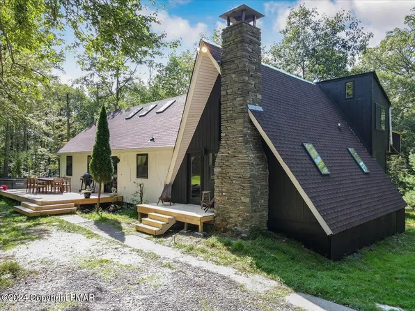 120 Mauswinkle Ln, Cresco, PA 18326