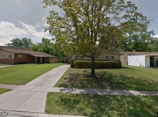 949 Hollytree Dr, Cincinnati, OH 45231