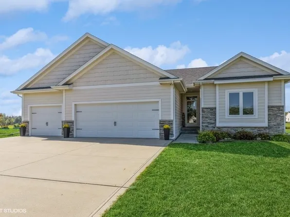 10 Orchard Ln, Dallas Center, IA 50063