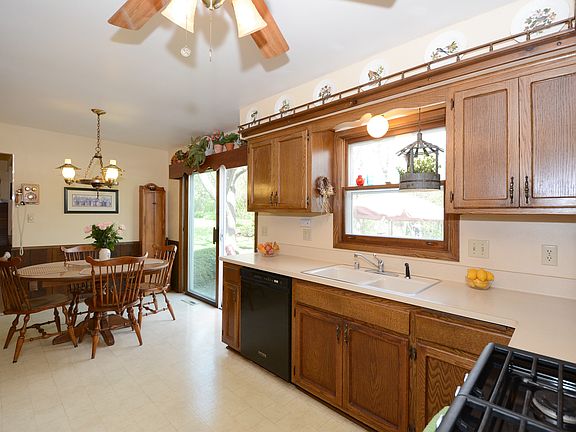 Nice-sized Kitchen