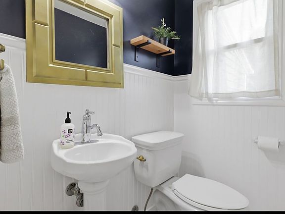 5th image of 224 Warren Ave