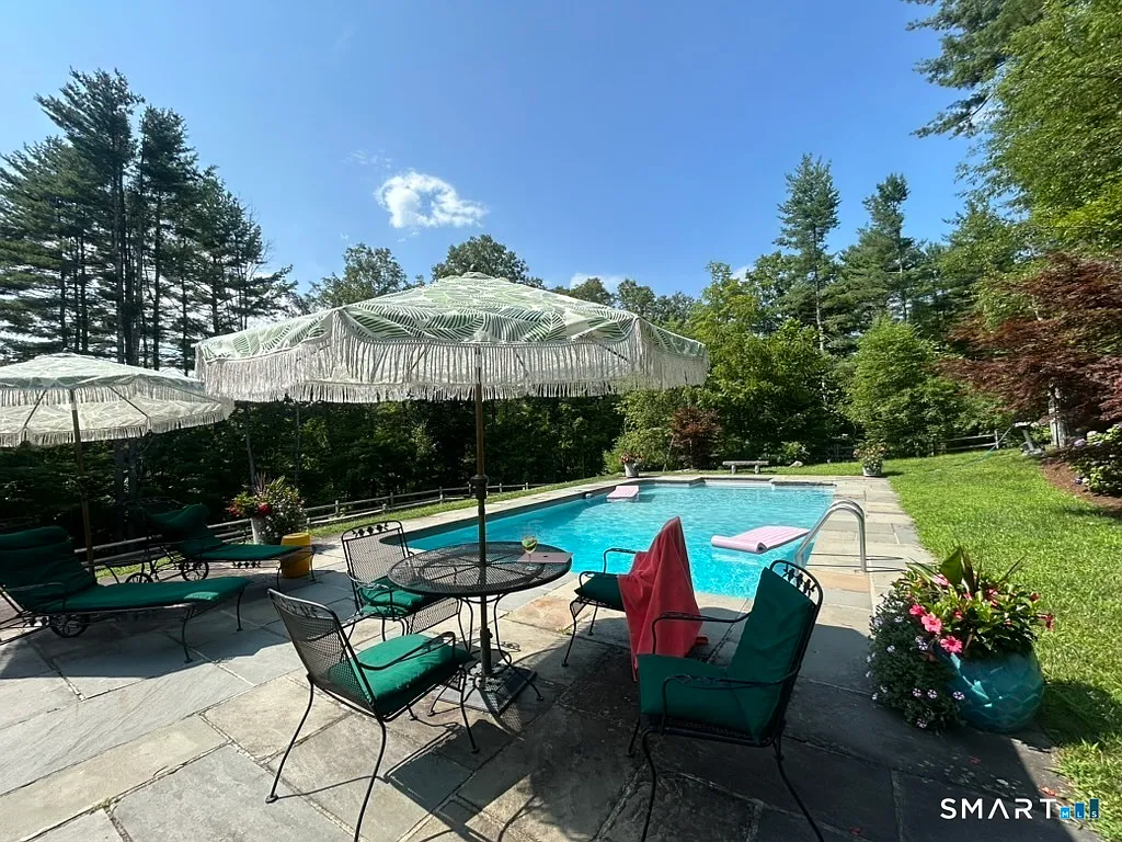2 bed, 1.5 bath, 1649 sqft, $14,000 — Photo 2