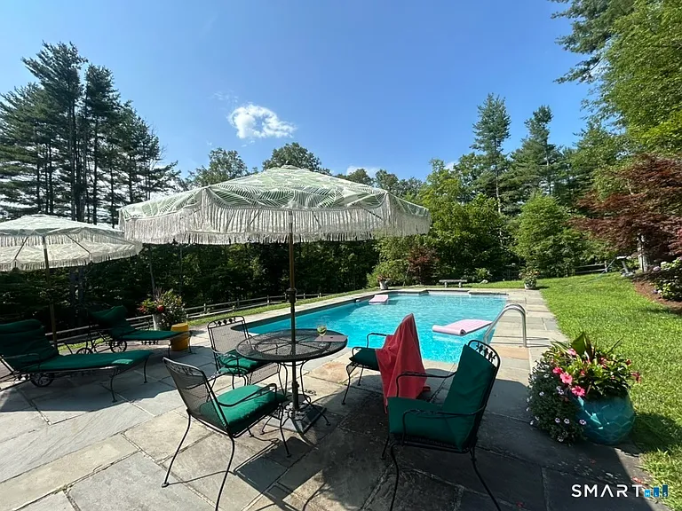 61 Bear Hill Rd — Photo 2