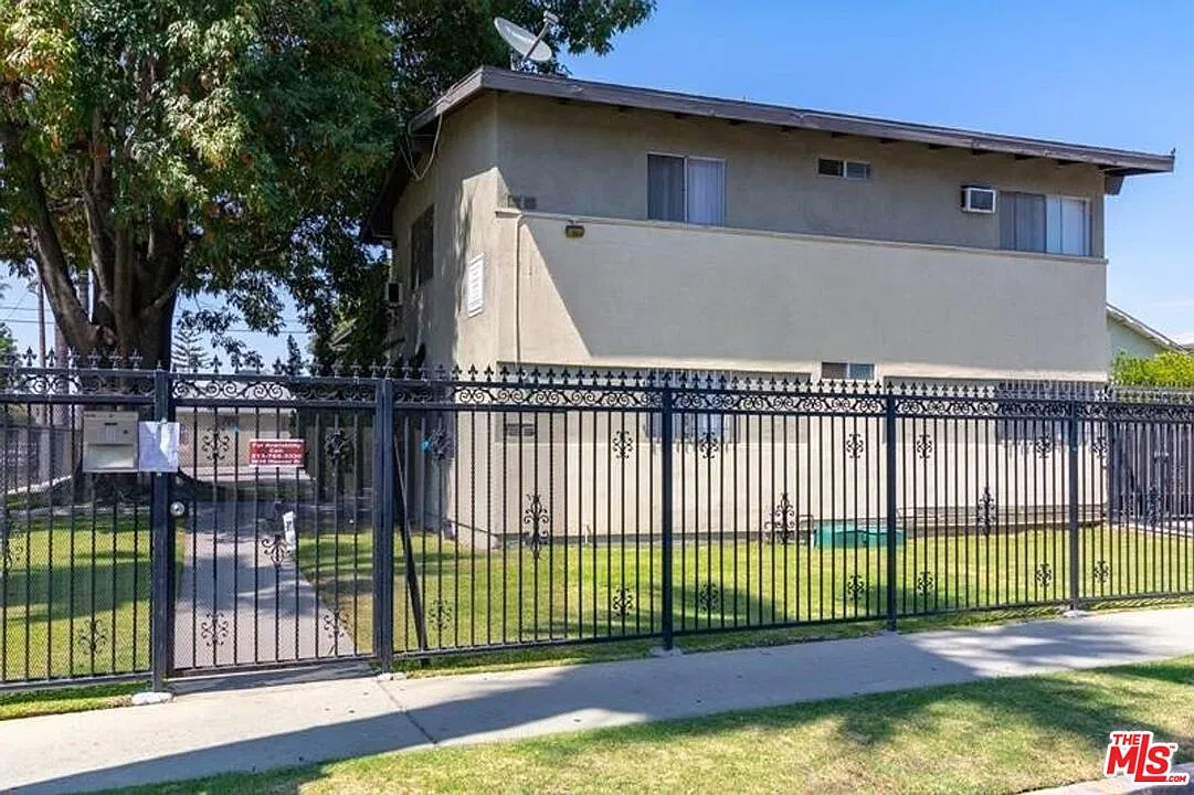 3 bed, 2.0 bath, 962 sqft, $3,100 — Photo 1