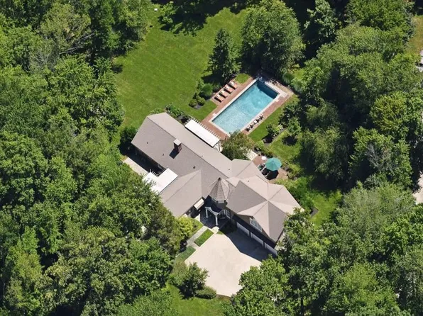 15 Blueberry Ln, Darien, CT 06820