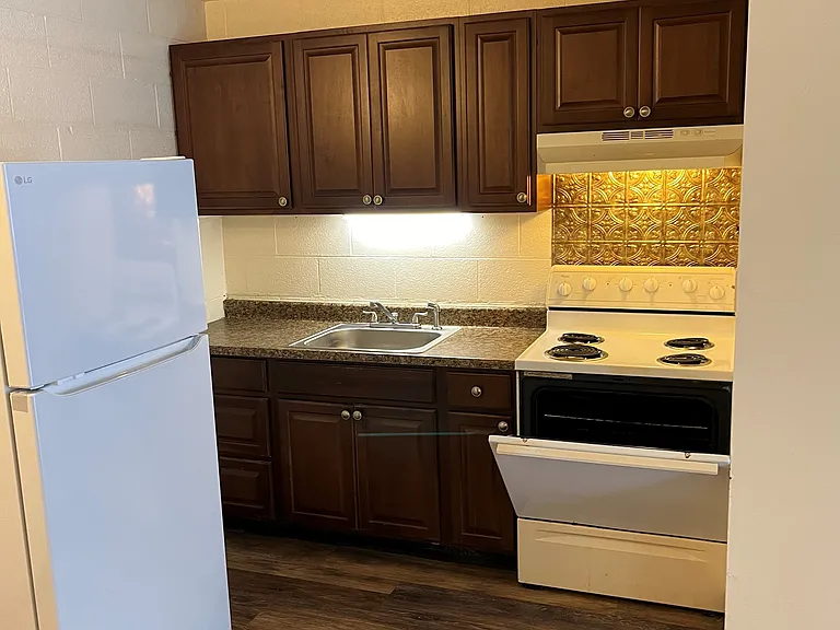 Hilo Val Hala Apartments — Photo 12