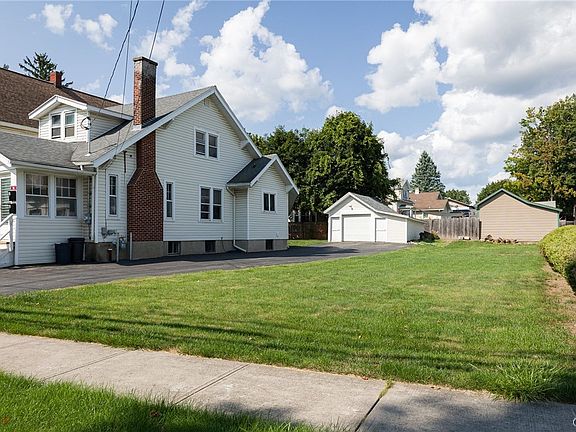 4th image of 70 Riverside Dr