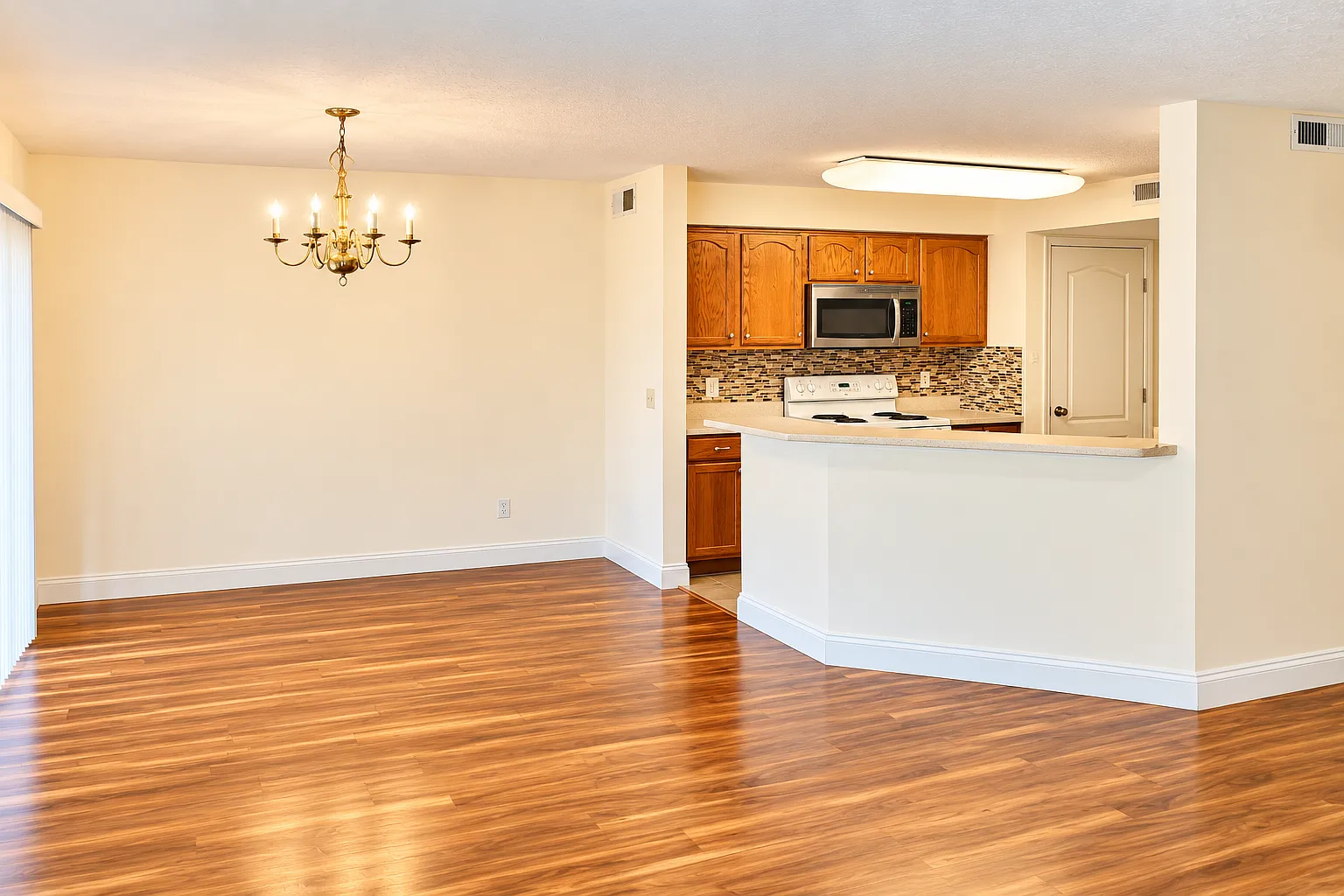 2 bed, 1129 sqft, $1,995 — Photo 2