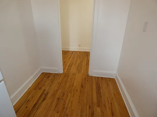 Rented by Karten Real Estate Services LLC | media 18