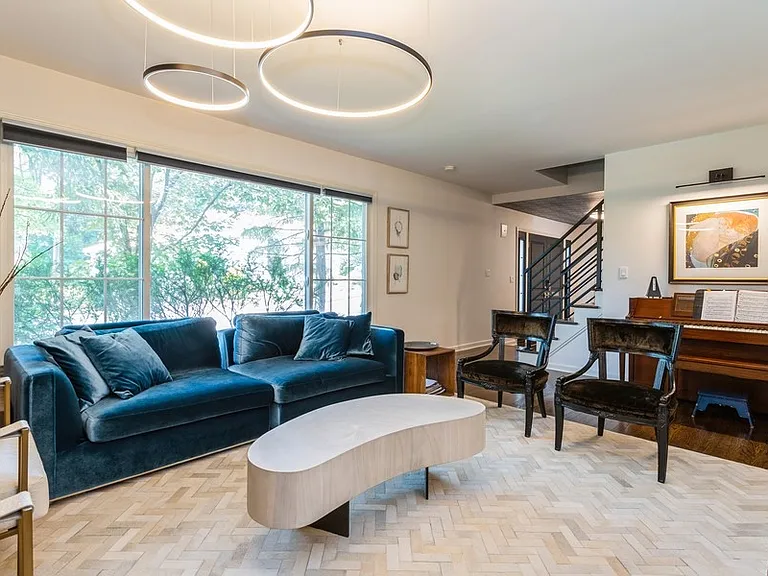 437 Summit St — Photo 3
