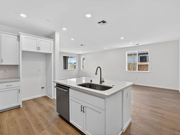 4th image of 2038 Marlette Way