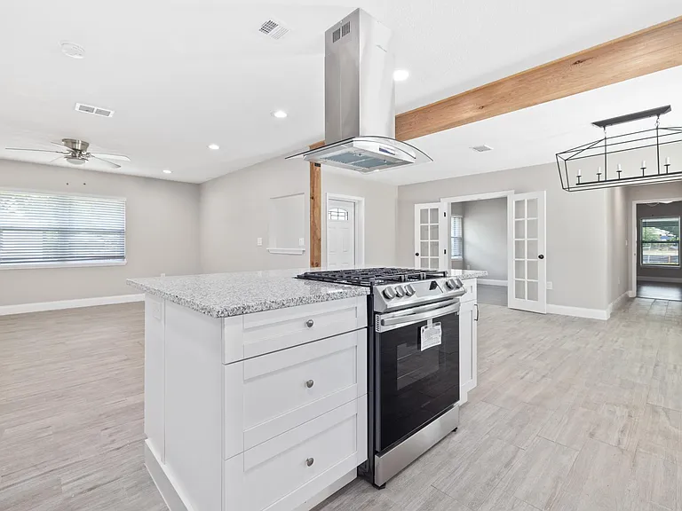 408 W Virginia Ave — Photo 7