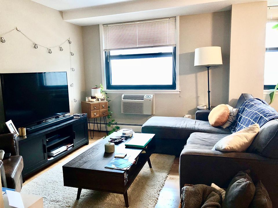 1st image of 3639 N Pine Grove Ave #5C