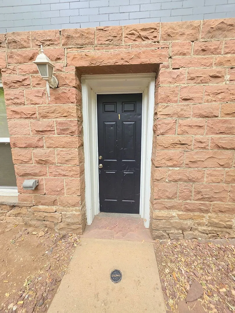 1000 Grandview Ave — Photo 3