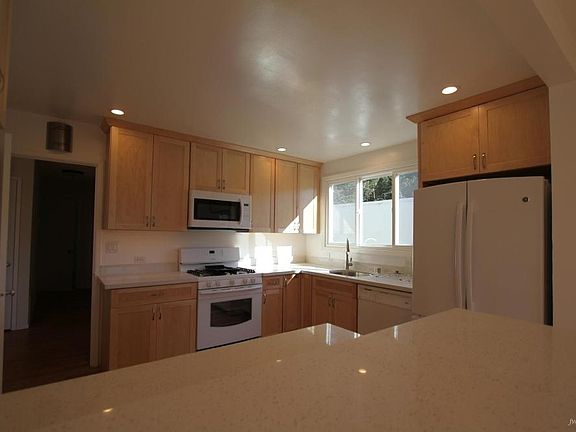 3rd image of 288 Dellbrook Ave