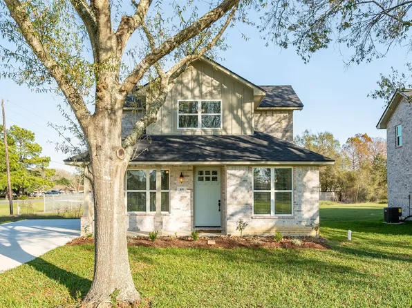 105 Harvest St, Anahuac, TX 77514