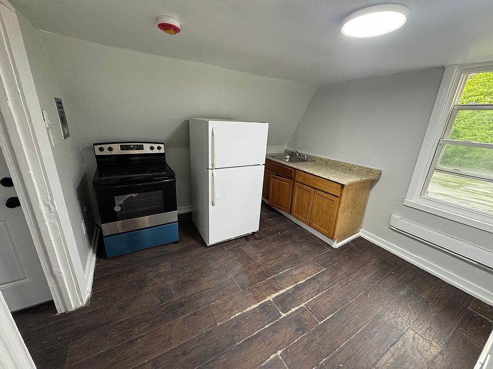 2nd image of 830 S 19th St #3