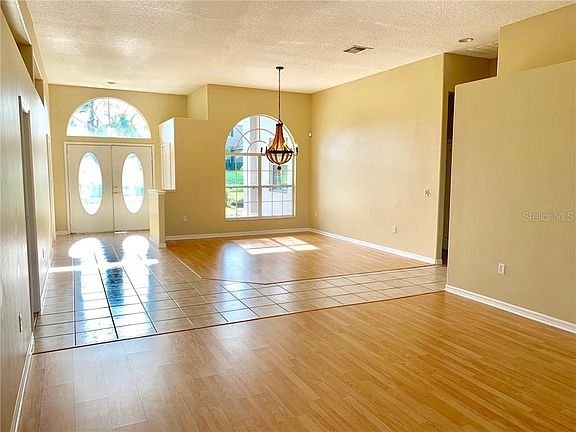 5th image of 2118 Tall Oak Dr