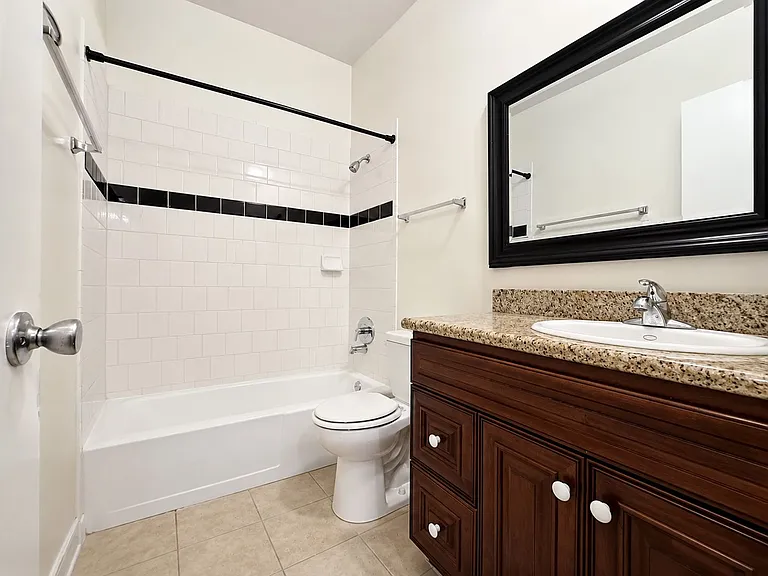 1030 N Harper Ave — Photo 7
