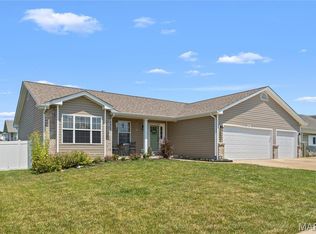 1811 Hackmann Hollow Dr, Wentzville, MO 63385