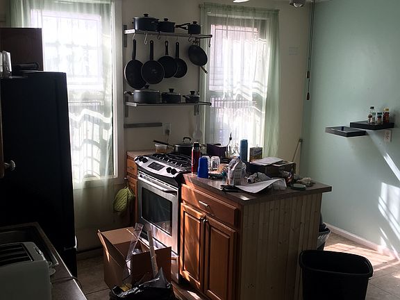 4th image of 360 Bedford Ave
