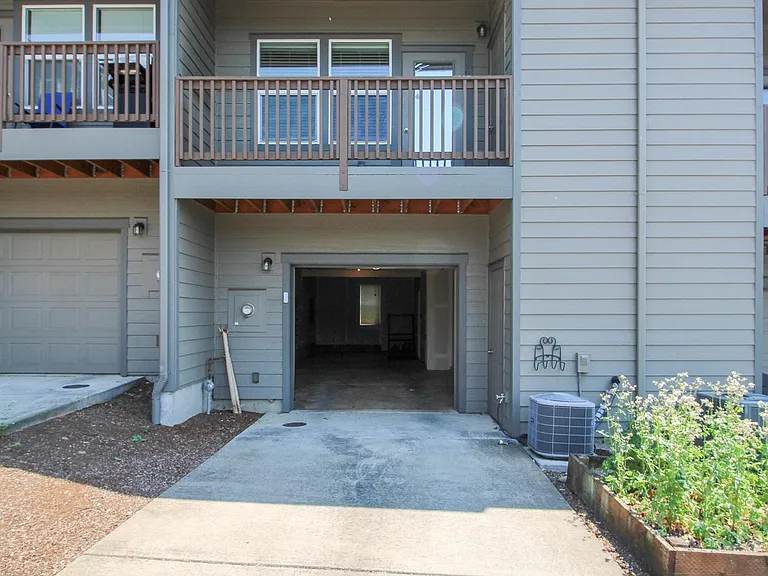 1951 Madras St SE — Photo 21