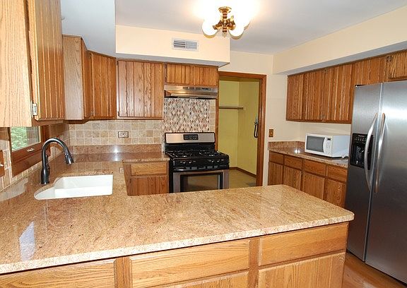 3rd image of 124 Haverhill Ln