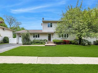 48 Beaumont Dr, Plainview, NY 11803