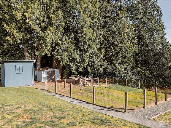 4th image of 4801 E Maple  Lane Circle NW