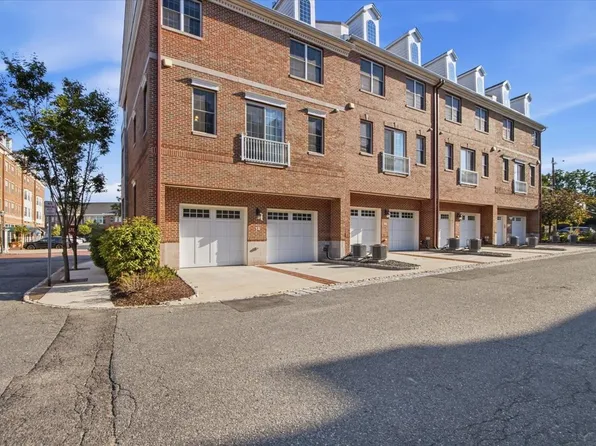 58 Carillon Cir, Livingston, NJ 07039