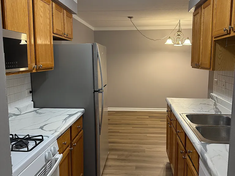 9143 S Roberts Rd — Photo 4