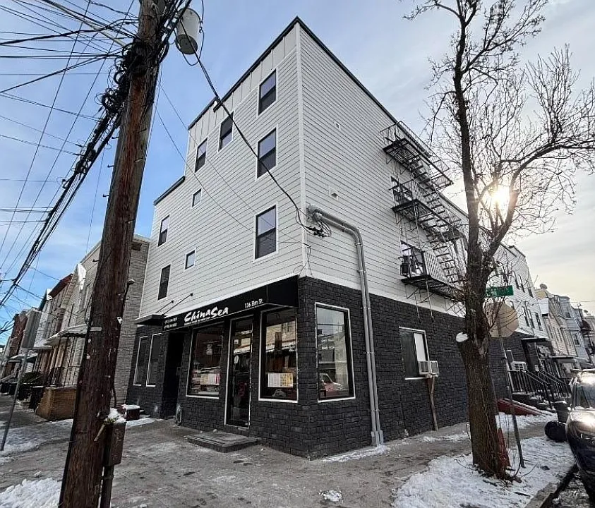 136 Elm St