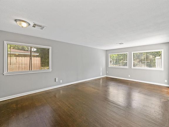 4th image of 713 Roosevelt St