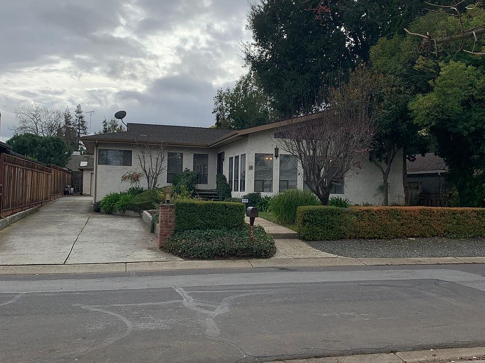 1st image of 752 Edge Ln #One
