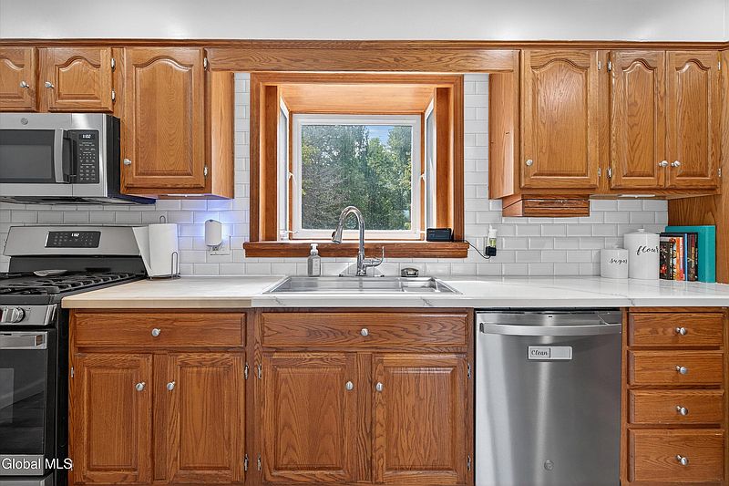 5th image of 1321 W High Street