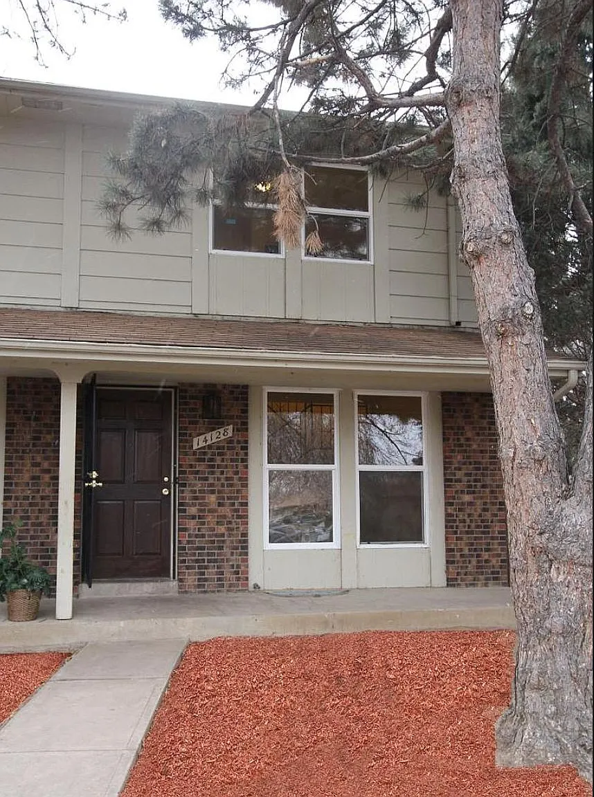 4 bed, 2.5 bath, 1600 sqft, $2,699 — Photo 3