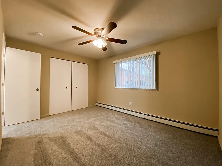Holland Gardens Apartments — Photo 18