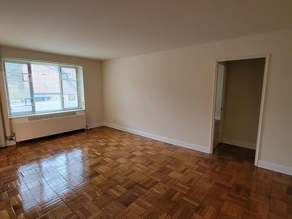 1st image of 18820B 69th Ave #1