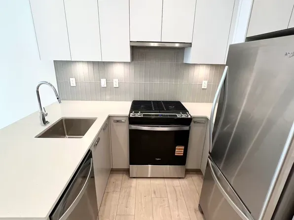 13777 75a Ave #115, Surrey, BC V3W 0E8