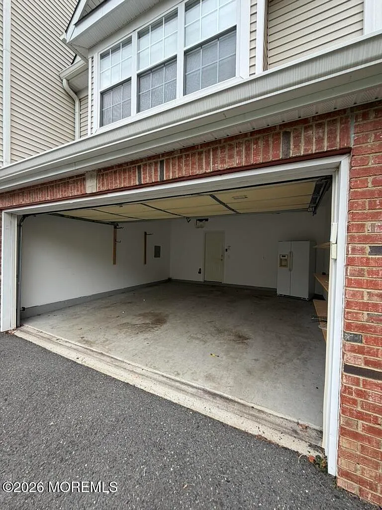 3 bed, 2.5 bath, 2114 sqft, $3,900 — Photo 3